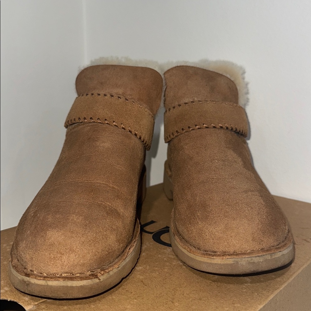 UGG W MCKAY Tan Suede Boots - Picture 3 of 8